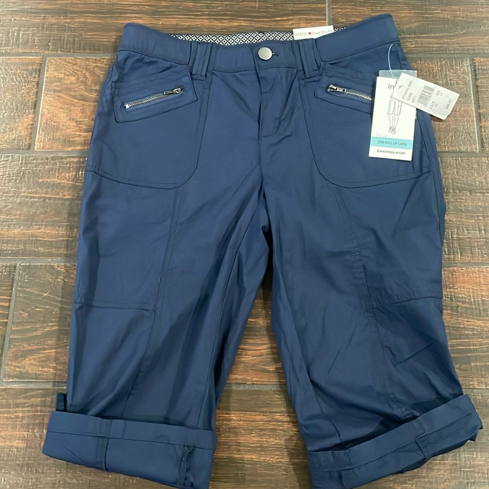 INTRO LOVE the fit
ERIN ROLL UP CAPRI
EZ WAIST ROLL-UP CUFF size 4P